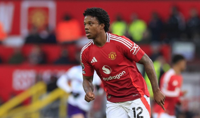 记者：马拉西亚不想去土耳其联赛踢球，他希望留在曼联