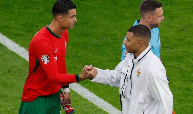 开云入口-各位置进球最多球员组成的阵容！门将都进131球 大罗都没资格入选