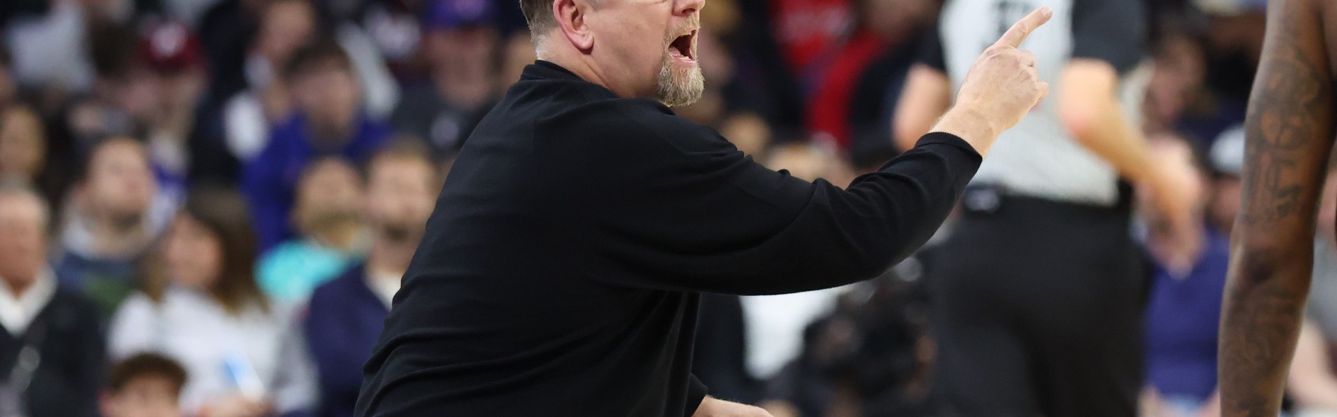 开云入口-容易一溃千里！76人单赛季3次在主场输掉至少40分成历史首队