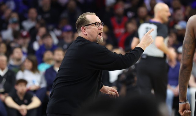 开云入口-容易一溃千里！76人单赛季3次在主场输掉至少40分成历史首队