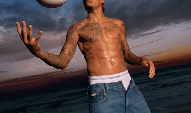 开云官网-拉菲尼亚代言CK：小时候看到球星广告时，总会幻想自己这样