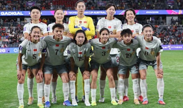 太解气！中国女足2-1绝杀朝鲜，主帅这步棋太精明