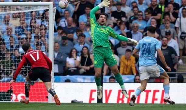 开云网页版-足总杯决赛爆冷输曼联，球员失误瓜帅失策曼城失冠