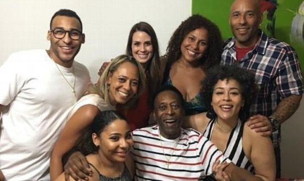 开云中国-贵为球王 贝利遗产1500万美元 现任妻子和7子女分