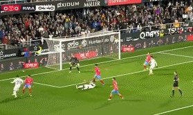 开云登录-居莱尔率领皇马替补横扫弱旅，只有一人或成输家