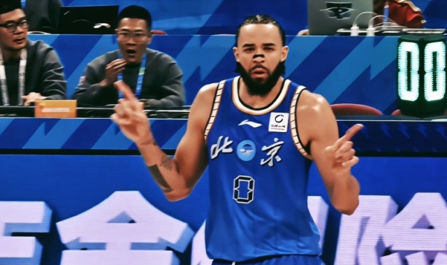 开云登录-麦基首秀12+6！北京大胜送四川24连败 周琦11+7迎里程碑