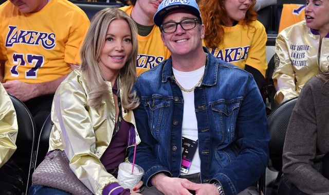 皮尔斯：珍妮通过詹姆斯得到一个总冠军和100亿 他们得到了一切