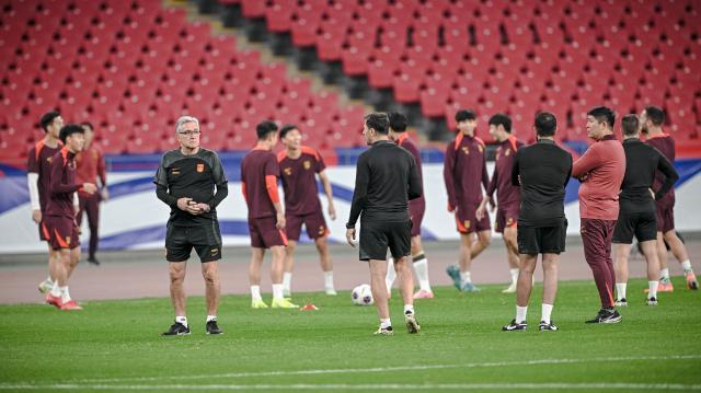 （体育）（7）足球——世预赛：中国队举行新闻发布会并进行赛前训练XxjpseC007225_20250324_PEPFN0A001.jpg